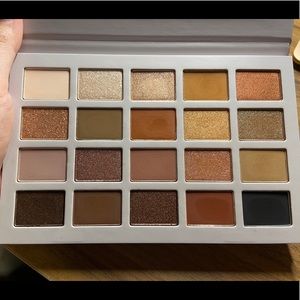 Morphe x Madison Beer eyeshadow palette